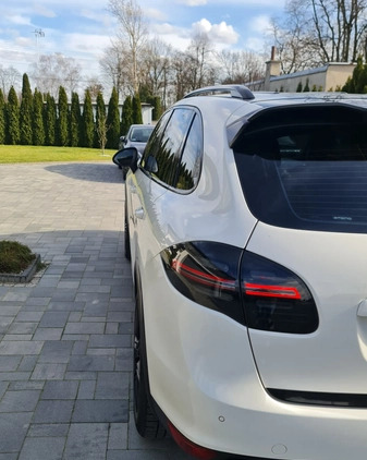 Porsche Cayenne cena 99900 przebieg: 350000, rok produkcji 2011 z Biecz małe 352